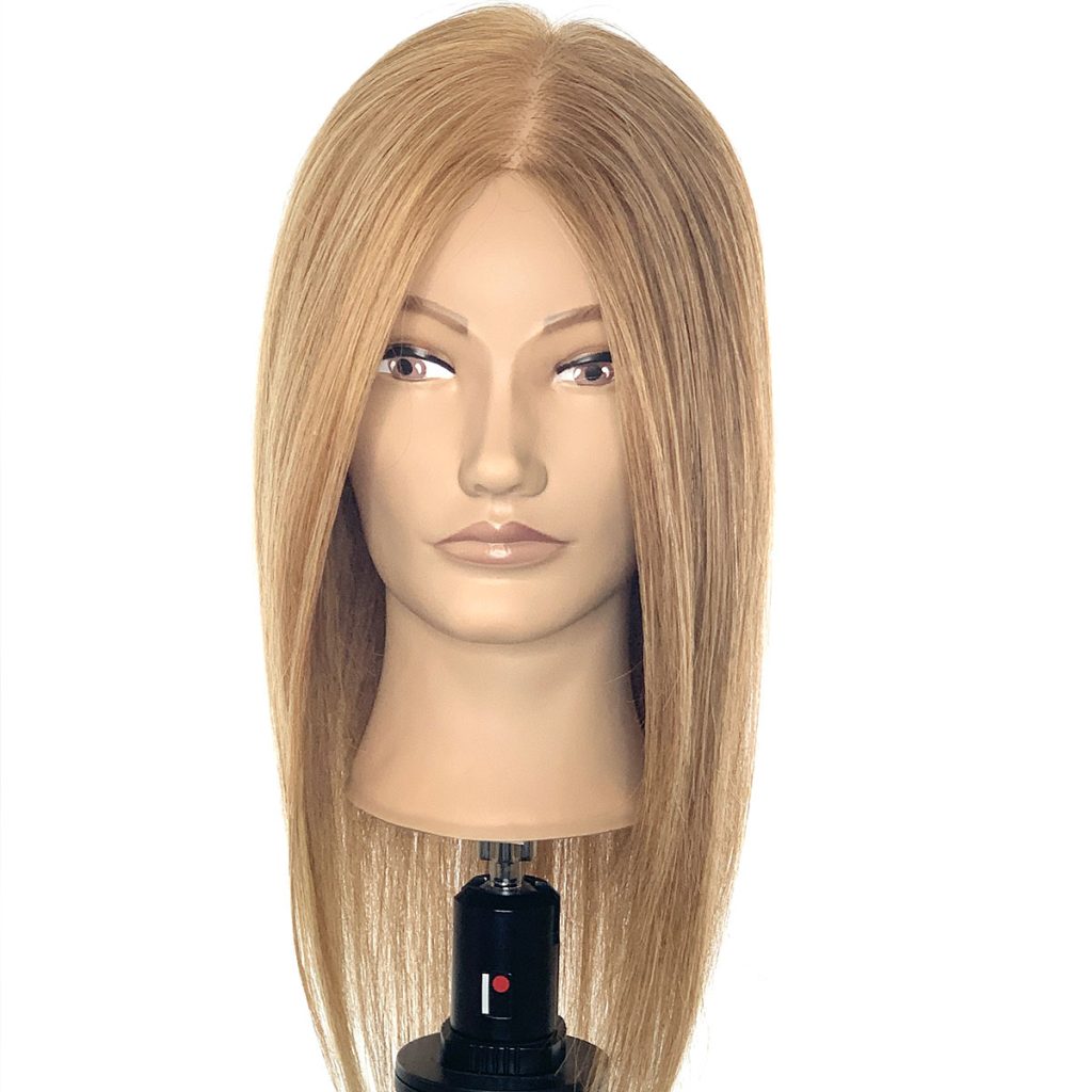 Alyse Mannequin Lifestyle